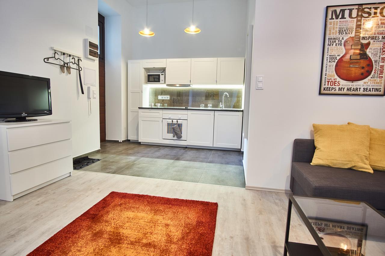 Design Apartment In The City Center With Ac — Fotók 1